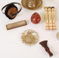 Vegyes bolha tétel: szájharmonika, szivartokok, kölnisüvegek, kalapácsfej, fülvédő, fém dobozok, egy...