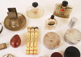 Vegyes bolha tétel: szájharmonika, szivartokok, kölnisüvegek, kalapácsfej, fülvédő, fém dobozok, egy...