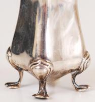 cca 1930 Angol ezüst (Ag) mini vázácska, jelzett, m: 5,5 cm, 22,4 g /
Silver mini vase, 5,5 cm, 22,4...