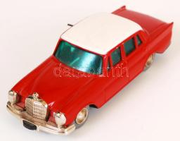 Régi Micro-Racer Mercedes 220S felhúzhatós kisautó eredeti dobozában kulccsal