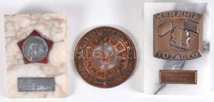 3 vegyes plakett: "Tűzálló kerámia", "A gyermekekért - Előre", "Lőverseny", kettő dísztokban T:vegyes