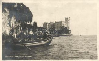 Trieste, Castello di Miramar / castle, boat