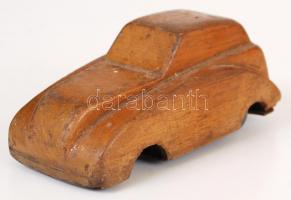 A Lemezárugyár által gyártott régi kisautó fa burkolattal, 12x5 cm