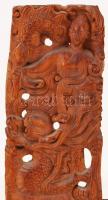 Kínai motívumokkal díszített fafaragvány, m: 26 cm