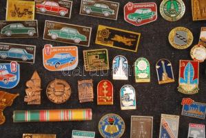 kb 350db-os magyar és külföldi kitüntetés, jelvény gyűjtemény főleg a szocialista időszakból, 65x62c...