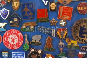 kb 350db-os magyar és külföldi kitüntetés, jelvény gyűjtemény főleg a szocialista időszakból, 65x62c...