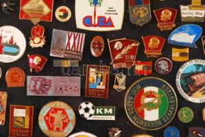 kb 350db-os magyar és külföldi kitüntetés, jelvény gyűjtemény főleg a szocialista időszakból, 65x62c...