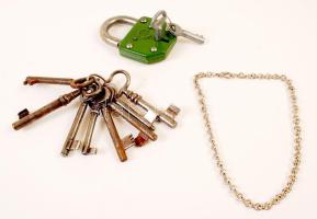 Kulcsok, fém zsebóralánc, működő lakat kulccsal