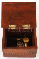 Kutyás fa zenélő ékszeres doboz/ Wood music playing box 18x14 cm