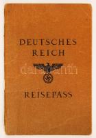 1939 Graz, fényképes német birodalmi útlevél hosszabbításokkal, különféle bejegyzésekkel.