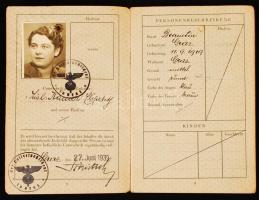 1939 Graz, fényképes német birodalmi útlevél hosszabbításokkal, különféle bejegyzésekkel