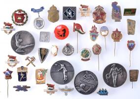 36db vegyes szocialista jelvény és díjérem T:vegyes