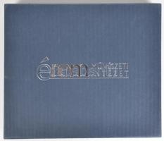 Az Éremművészeti Intézet éremtartó kazettája 1 kivehető tálcával, összesen 24 férőhellyel