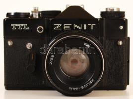 Zenit TTL fényképezőgép Helios-44M-4 2/58 objektívvel, eredeti tokjában / Photo camera in original case