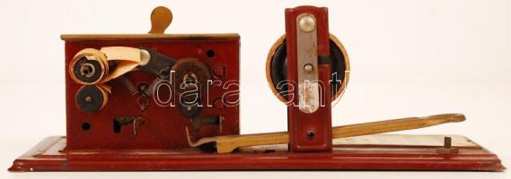 Régi mechanikus gyakorló távíró, rajta jeltáblázattal, 18x7x6 cm