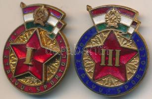 ~1950. "I. Osztályú Sportoló" + "III. Osztályú Sportoló" zománcozott fém kitüntető jelvények T:2