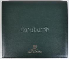 A Magyar Érmeforgalmazó éremtartó kazettája 1 kivehető tálcával, összesen 24 férőhellyel