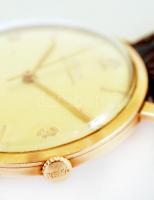 cca 1950 Doxa Anti magnetic mechanikus, arany karóra 14 K, bőr szíjjal. Jó állapotban / Doxa 15 C go...