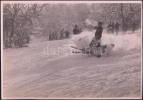 cca 1935 Kinszki Imre (1901-1945): Kettős bukás, pecséttel jelzett vintage fotóművészeti alkotás, 11,5x16,5 cm