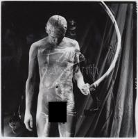 1980 Erotikus műtermi férfiakt, fotóméret 14,5x14,5 cm, papírméret 24x18 cm