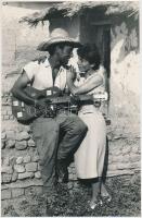 cca 1960 Dezső Pál (Kecskemét): Szeretlek, feliratozott vintage fotóművészeti alkotás, 22x14 cm