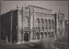 cca 1935 Vadas Ernő (1899-1962): Pesti Vigadó, vintage fotó, pecséttel jelzett, 8x12 cm