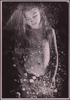 cca 1975 Peteris Jaunzenis (Wroclaw): Flora I., feliratozott, pecséttel jelzett reprodukció, 17x12 cm