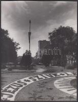 cca 1940 Kassa, a Fő utca kertészeti díszítése, pecséttel jelzett, feliratozott, 24x18 cm