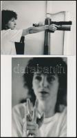 Grnák L.: Balogh Pálma (1960) világbajnok sportlövő, 2 db fénykép, 16x11 cm és 17,5x11,5 cm
