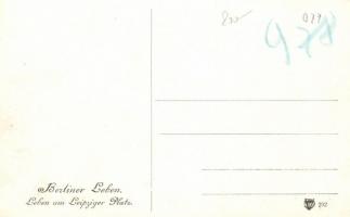 Berlin, Berliner Leben am Leipziger Platz / high traffic, automobiles