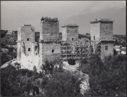 cca 1950-1960 A diósgyőri vár rekonstrukciója, 18x24 cm