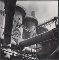 cca 1960 Kotnyek Antal (1921-1990): Gáztornyok és gáz generátor a diósgyőri Lenin Kohászati Művekben, jelzetlen vintage fotó a szerző hagyatékából, 18x18 cm