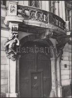 cca 1930 Reich Péter Cornel: Budapest, Piarista (Kötő) utca 10., Grabowszky kúria (Krisztház) barokk kapuja, pecséttel jelzett és feliratozott vintage fotó, 24x17,5 cm