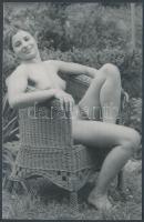 cca 1970 Egy örömteli kerti parti emlékére, 14x9 cm / cca 1970 Erotic photo, 14x9 cm