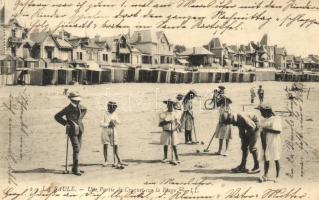 La Baule, Une Partie de Croquet sur la Plage / crocket party on the beach (small tear)