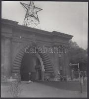 cca 1950-1955 Budapest, ötágú csillag a váralagút tetején, 20x18 cm