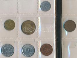 Vegyes: Bhután/Afganisztán 34db vegyes fémpénz 2db albumba rendezve T:vegyes
Mixed: Bhutan/Afghanist...