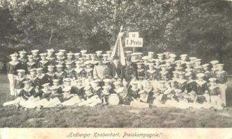 "Erdberger Knabenhort. Preiskompagnie." / children band from Erdberg (cut)