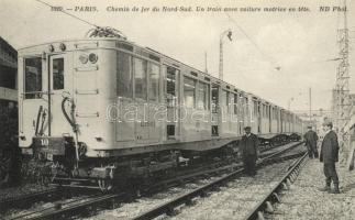 Paris, Chemin de fer du Nord-Sud. Un train avec voiture motrice en tete / railway station, electric locomotive