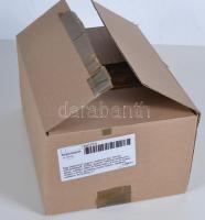 Egy doboznyi vegyes motívum lap, benne üdvözlőlapok, hölgy, gyerek, katonai motívumú lapok, néhány l...