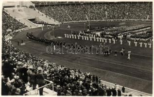 1936 Olympische Spiele, Berlin; Vorbeimarsch der norwegischen Ländermannschaft vor dem Führer / Olympic Games, the Norwegian team passing Hitler; So. Stpl