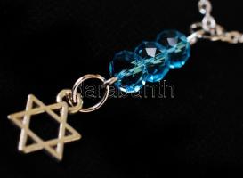 Kék gyöngyökkel díszített fülbevalópár és medál láncon /
earring and necklace