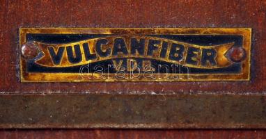 Vulcanfiber régi bőrönd, egyik zár nem működik, jelzett, jó állapotban, 30×50 cm