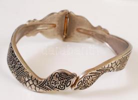 Bizsu tétel, benne: kagylóból készült nyaklánc és egy karkötő, összesen: 2 db