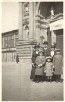 Budapest, IX. Tavaszi Vásár, család photo