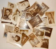 28 db külföldi színészképeslap