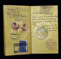 1938 Bp., Magyar Királyság által kiállított fényképes útlevél okmánybélyegekkel, pecsétekkel