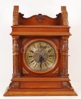 Gustav Becker konzol óra, ónémet faragott házban, működik, jelzett, ingával, kulccsal, 55×25 cm, m:65 cm/ Gustav Becker bracket clock