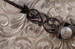 Gustav Becker konzol óra, ónémet faragott házban, működik, jelzett, ingával, kulccsal, 55×25 cm, m:6...