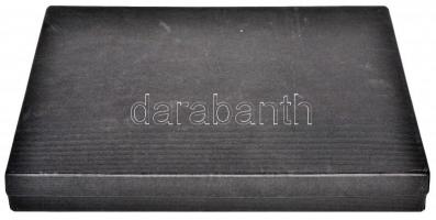 Éremtartó kazetta kivehető tálcával, 24 férőhellyel, használt állapotban